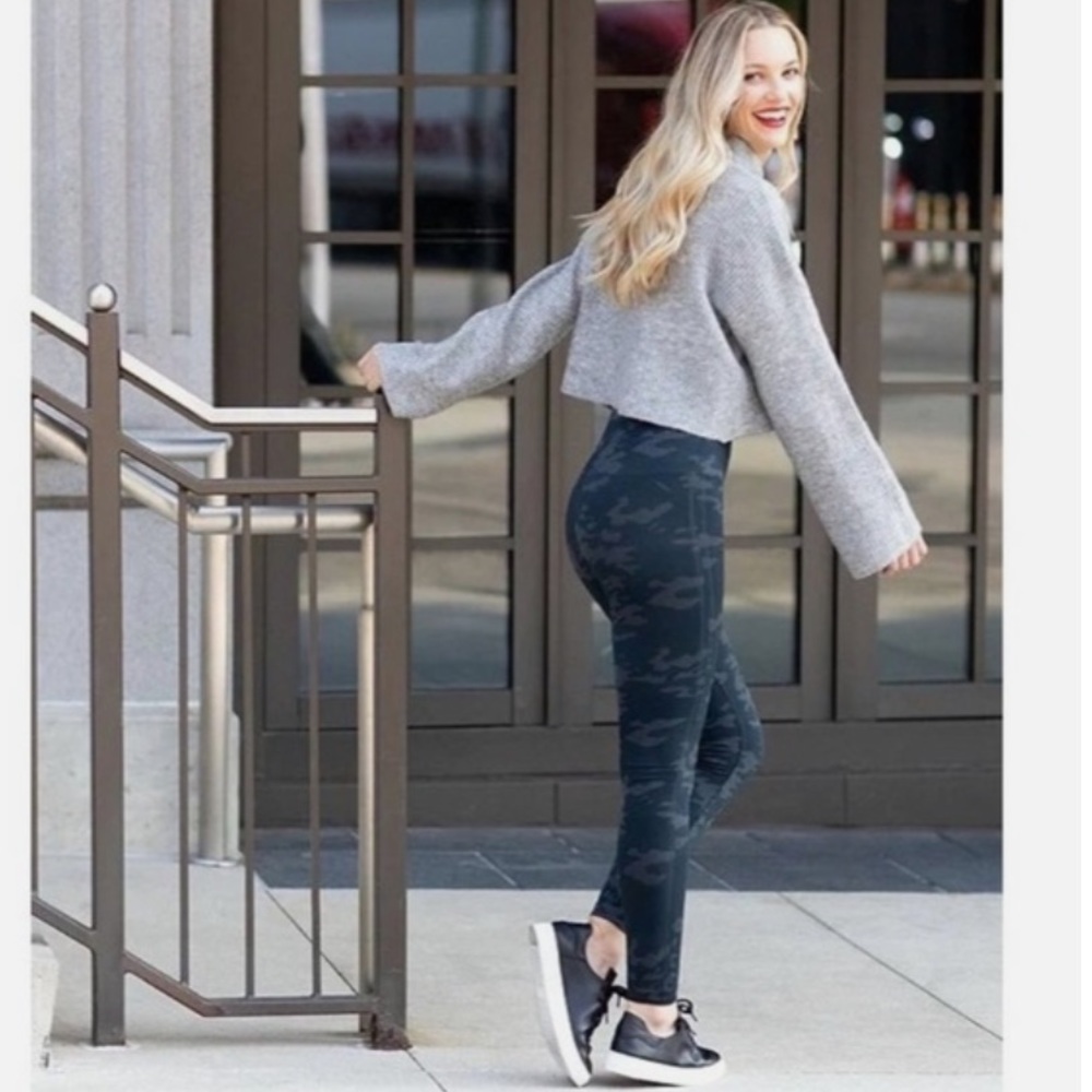 Spanx-Seamless Active Size S Comfy Camo Leggings Pull On Summer Travel